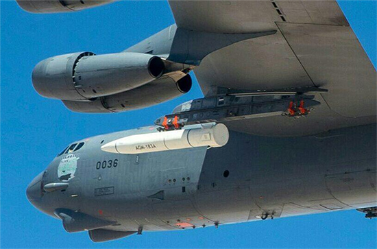 美国官方公布的AGM-183A系留飞行试验现场照片